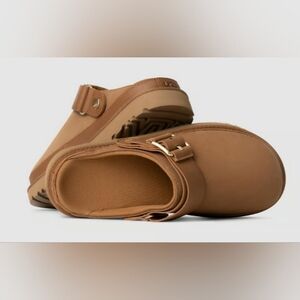 UGG Goldenstar Villa Slip-On Clogs No Size Like New